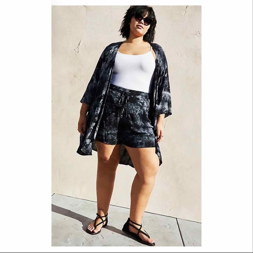 Torrid BLACK TIE-DYE CRINKLE GAUZE SHORT